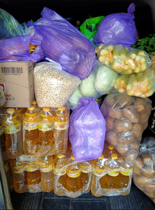Minyak goreng kemasan botol dan plastik berbagai ukuran